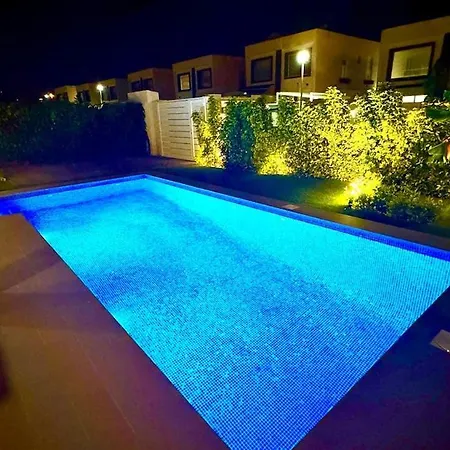 16 Luxury - Private Pool Villa *