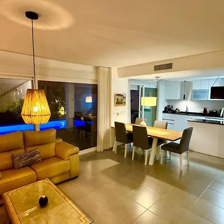 16 Luxury - Private Pool Villa *