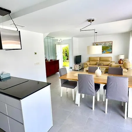 16 Luxury - Private Pool Вилла