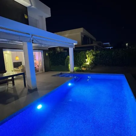 16 Luxury - Private Pool